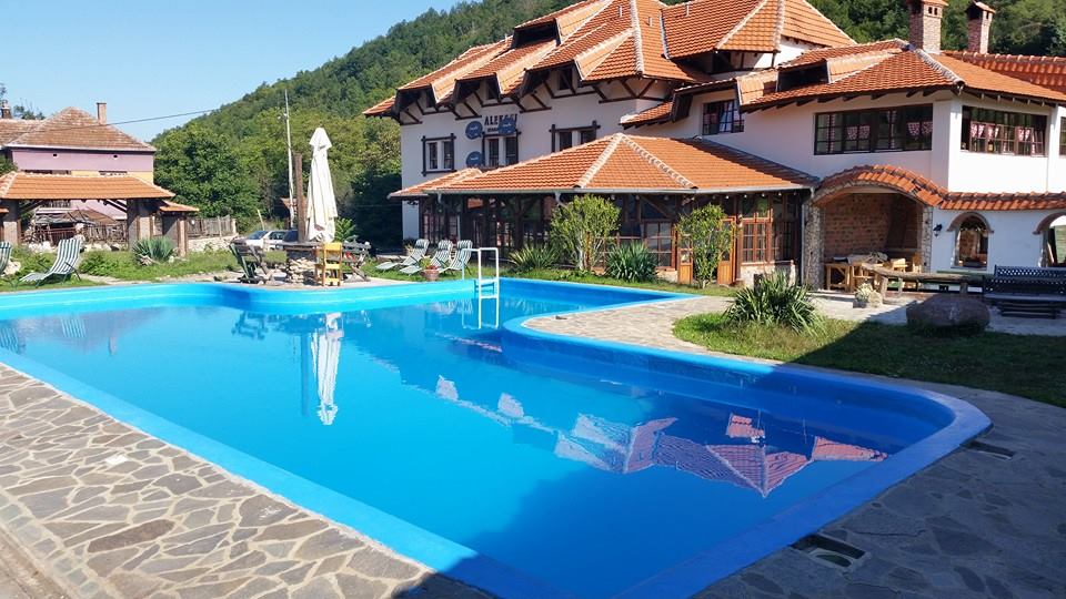 Уикенд в Етно село Срна