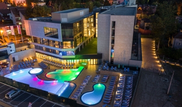 Луксозна Нова година 2023 в хотел Tonanti & SPA 5* Върнячка баня, Сърбия