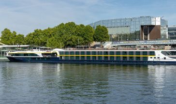 MS MONARCH COUNTESS