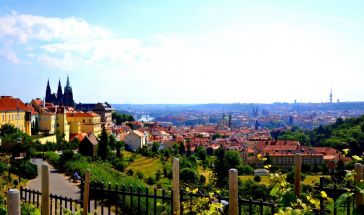 Прага - вълшебна и очарователна, със самолет и обслужване на български език!