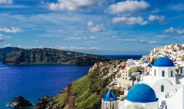 МАЙСКИ ПРАЗНИЦИ НА ОСТРОВ САНТОРИНИ - 3 нощувки, чартърна програма с полет от ВАРНА!