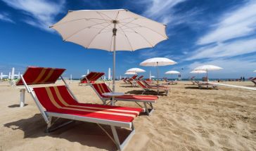 Почивка в ИТАЛИЯ - РИМИНИ, хотел Vittoria 4* - с директен полет до Римини и обслужване на български език! Гарантирани места!