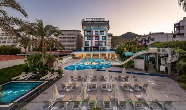 WHITE CITY BEACH HOTEL (ADULTS ONLY)