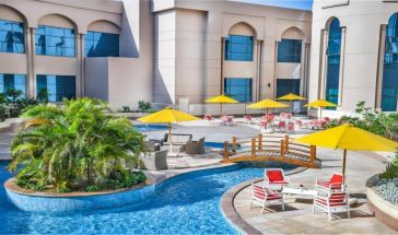 Pyramids Park Resort Cairo или подобен